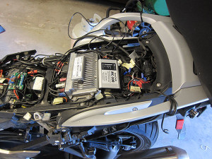 Photo under the seat from the Mark G installation of the MotoChello MC-200 motorcycle audio system on a BMW K1600